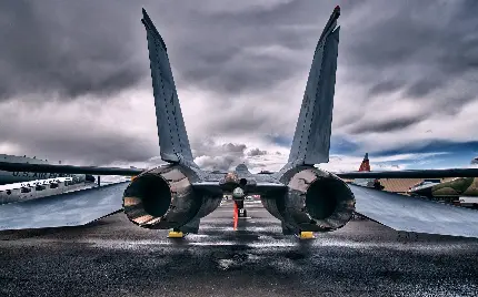 تصویر محشر هواپیمای نظامی بزرگ از پشت با کیفیت عالی 
