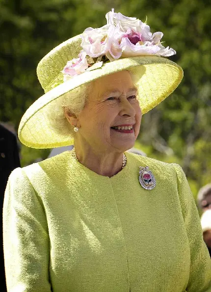 تصویر Full HD از ملکه الیزابت فوت شده با لباس زیبای سبز