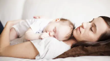 عکس از آغوش مادر و فرزند برای محتوای تلگرام با کیفیت بالا 