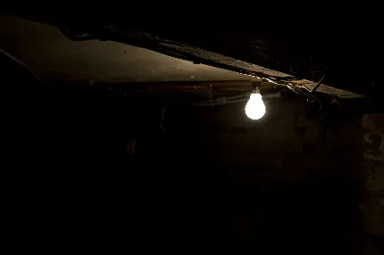 تازه ترین تصویر استوک لامپ روشن با تم خاص تاریک