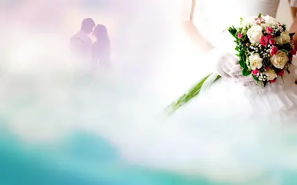 زمینه تار از عروس و داماد همراە دستە گلی شامل گلهای ریز صورتی و درشت سفید