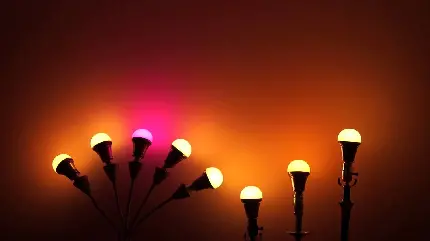 عکس استوک جدید از لامپ روشن با نور زیبا