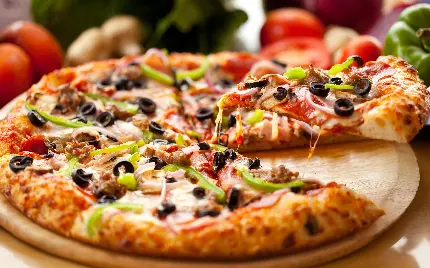 عکس استوک دوست داشتنی و خوشرنگ پیتزا مختص تبلیغ