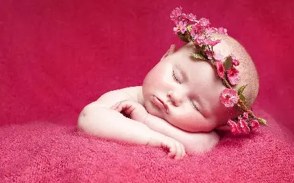 عکس پروفایل واتساپ از نوزاد دختر زیبا و ملوس با تم صورتی 2022