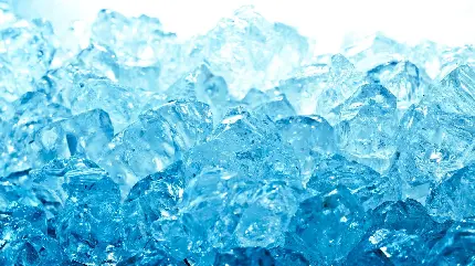 تصویر دلنشین از یخ های دانه ریز با چند طیف رنگی پیوسته آبی برای زمینه دسکتاپ