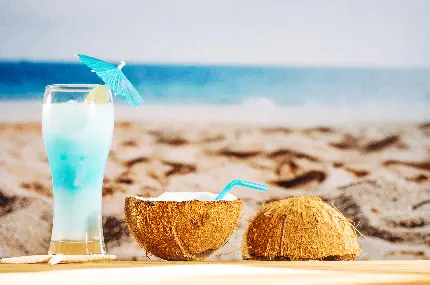 جدید ترین تصویر نوشیدنی نارگیل با بک گراند ساحل دریا برای پروفایل با کیفیت بالا