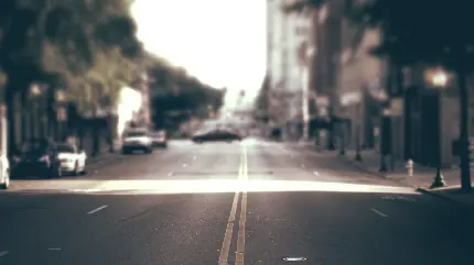 عکس انیمە تار و سیاە از فضای یکنواخت یک جاده شهری