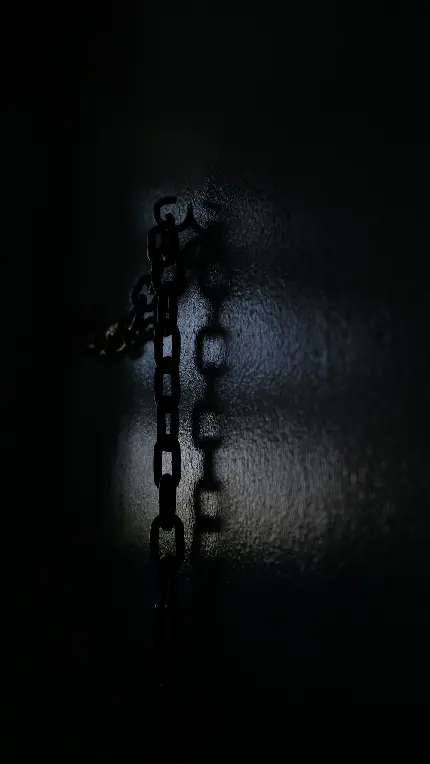 تصویر زمینه با طرح زنجیر با تم دارک برای کامپیوتر 
