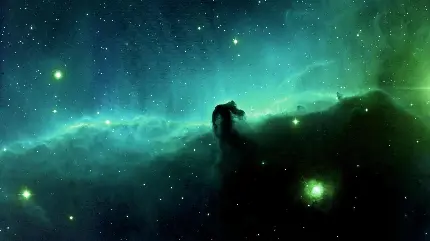 دانلود عکس استوک و دیدنی از سحابی سر اسب با نورهای سبز رنگ در اطرافش