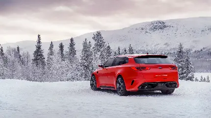 نمای Full HD از ماشین قرمز رنگ KIA در طبیعت برفی 