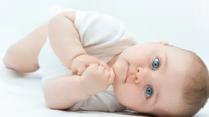 والپیپر کیوت و دوست داشتنی نوزاد برای گوشی مادر 2022