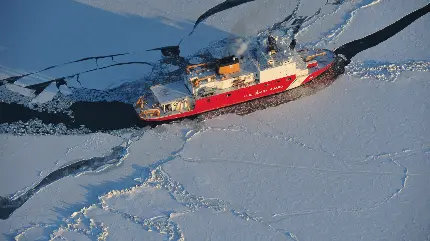 جالب ترین تصویر زمینه Full HD از کشتی در دریای یخ زده