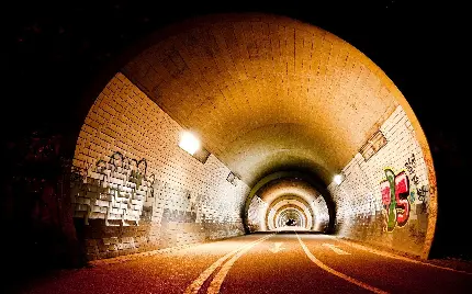عکس فانتزی و نقاشی شدە از فضای نورانی درون تونل جاده شهری باکیفیت ناب