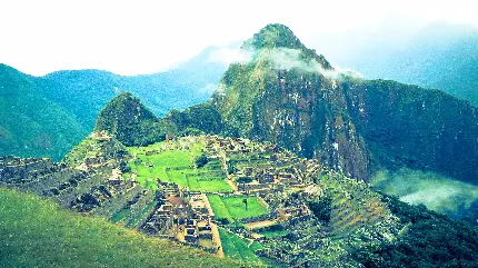 عکس فانتزی از شهر ماچو پیچو سبز رنگ در کشور پرو کشوری با فرهنگ غنی