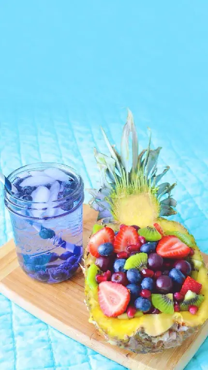 عکس خوشمزه میوه های تابستانی در آناناس برای پس زمینه گوشی
