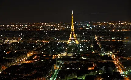 عکس دلپذیر و آرام در شب از شهر پاریس نماد فرهنگ کشور فرانسە در سکوت شب