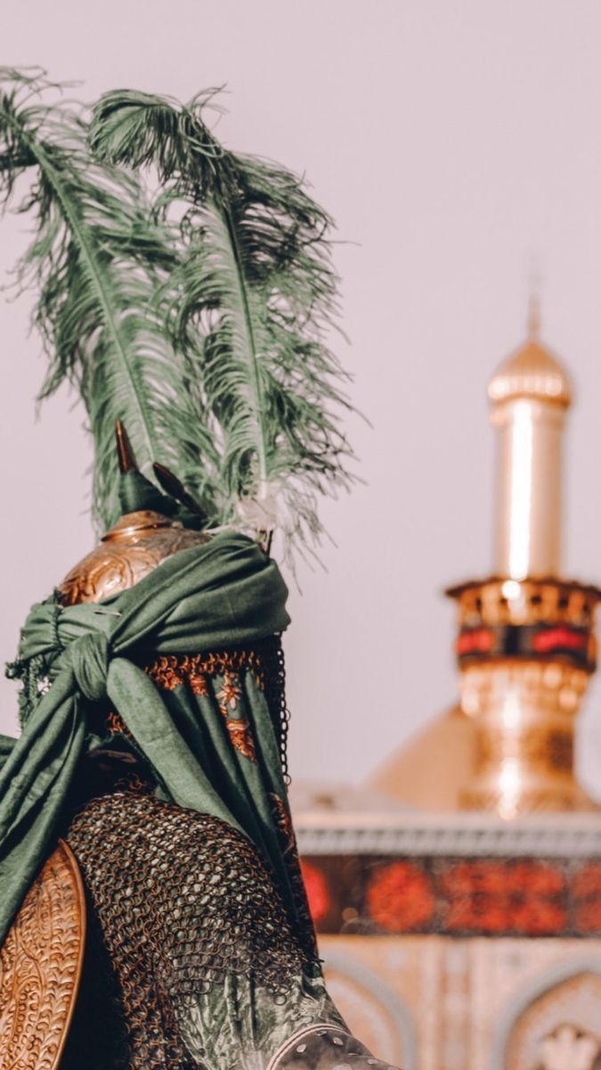 کمیاب ترین والپیپر امام حسین با زره در حال تماشای گنبد طلایی برای محرم