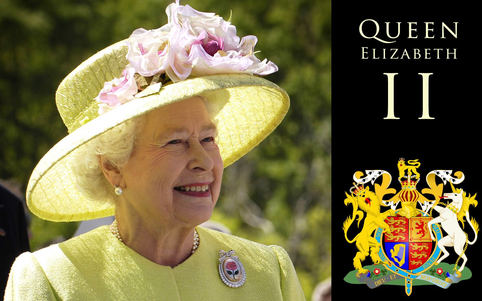 تصویر نزدیک از ملکه الیزابت انگلیس با لبخند مشهور 