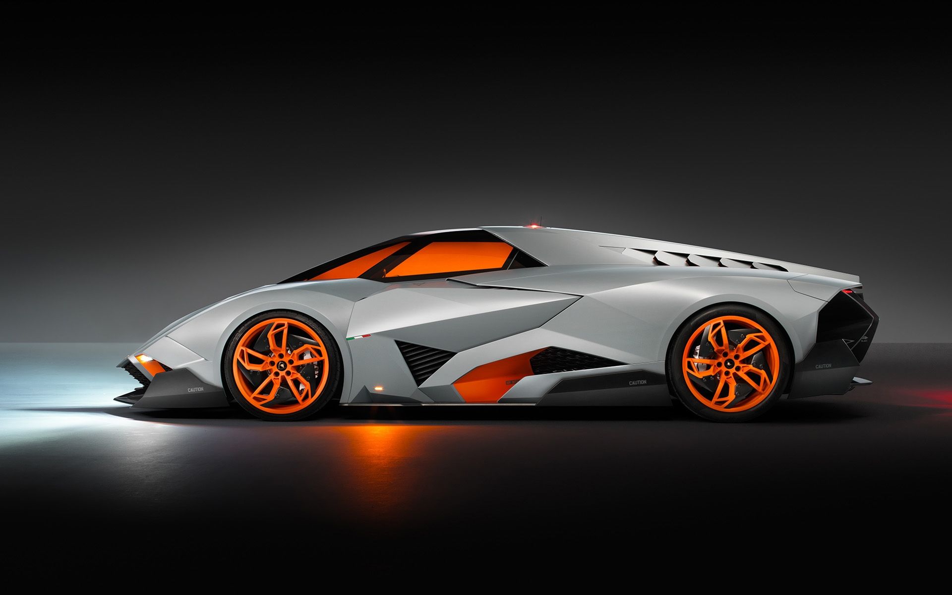 تصویر مهیج از ماشین Lamborghini جدید نارنجی و نقره‌ای با فرم خاص