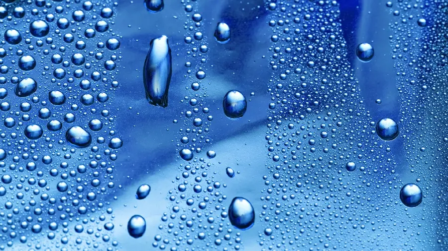 دانلود تصویر احساسی شیشه باران گرفته آبی مخصوص والپیپر pc