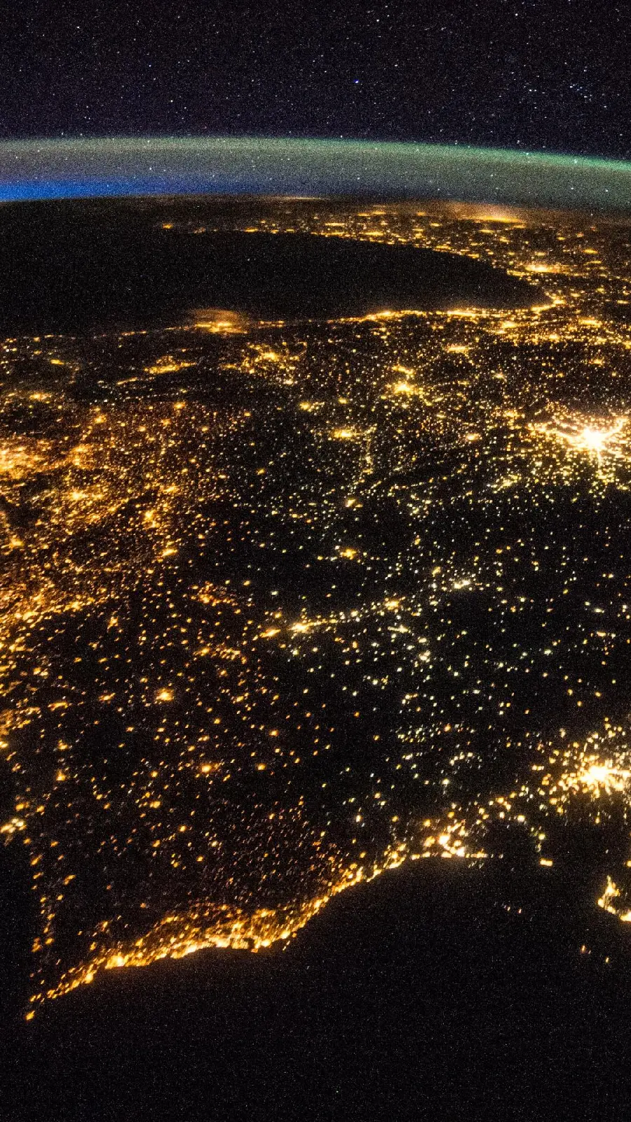 زیباترین عکس هوایی سیاره زمین در شب بعنوان پروفایل