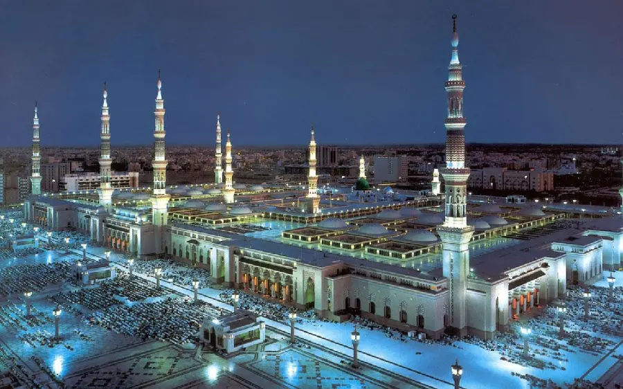 تصویر نورانی مسجد مدینه مناسب صفحه دسکتاپ