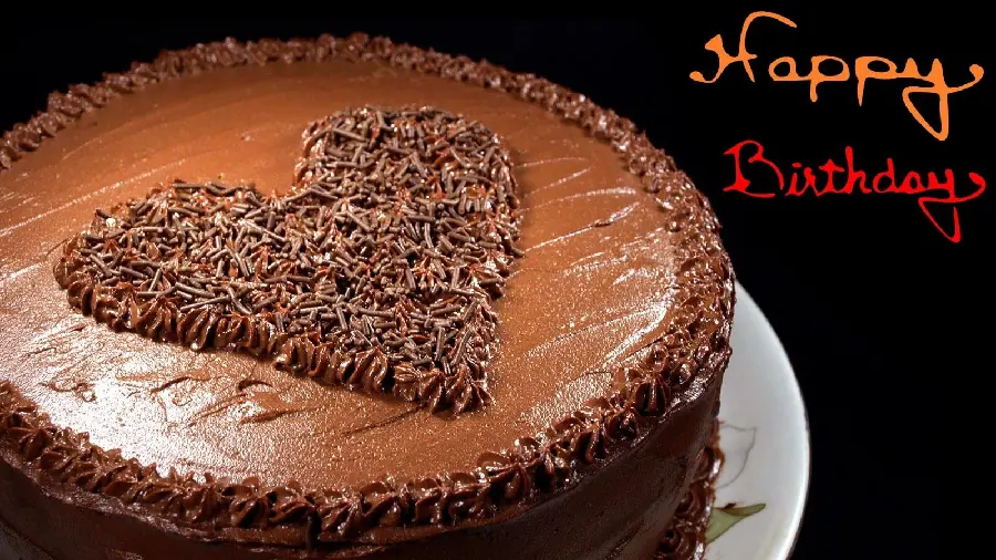 کیک شکلاتی قلبی برای ساخت عکس نوشته تبریک تولد 1402