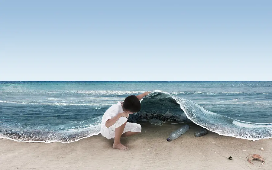 تصویر بسیار زیبا و مفهومی از کودک در کنار آلودگی های دریا