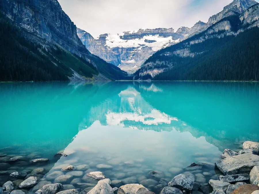 عکس دریاچه ونکوور کانادا با رنگی چشم نواز