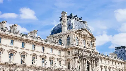 عکس ساختمان های اصیل فرانسه با بدنه سفید و سقف سورمه‌ای