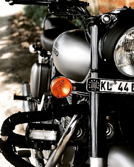 دانلود عکس موتورسیکلت زیبا و اسپرت Royal Enfield