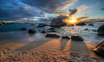 زمینه HD ساحل دریا با سنگ های عظیم الجثه برای موبایل 