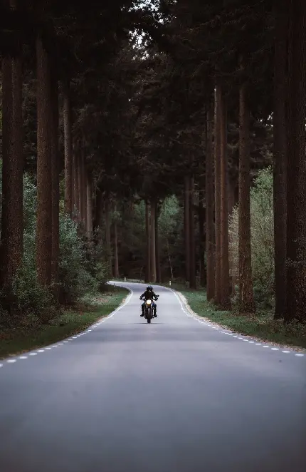 تصویر زمینه جاده و موتور سیکلت