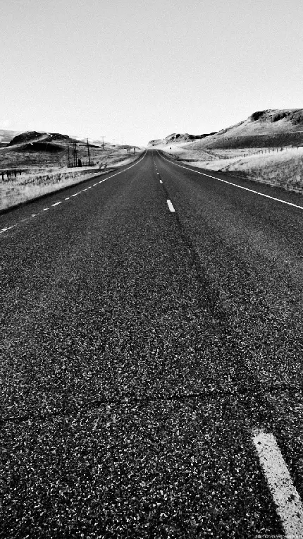 عکس جاده طولانی سیاه و سفید مناسب والپیپر خاص آیفون 