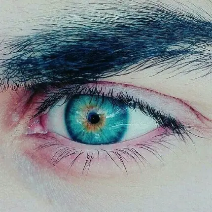 عکس پروفایل پسرانه چشم آبی رنگی فوق العاده زیبا و جذاب