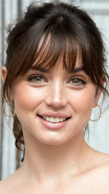 عکس از نزدیک Ana De Armas با لبخند دلنشین