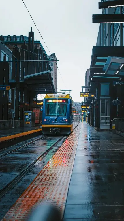 تصویر زمینه شیک و باکلاس قطار شهری خلوت برای SamSung