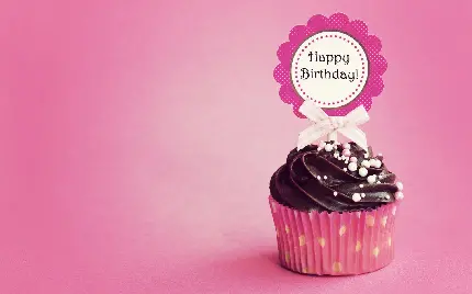 عکس کیک فنجانی شکلاتی با کارت تبریک تولد صورتی دخترونه