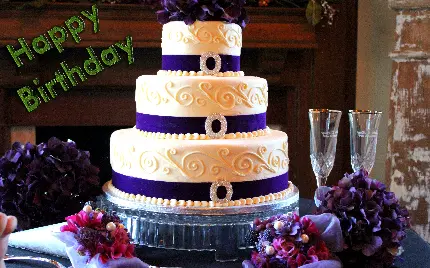 شیک ترین کیک تولد سه طبقه با تزئین خامه سفید و کمربند بنفش