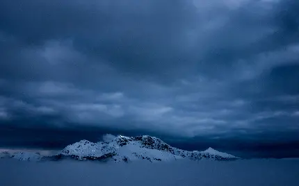 دانلود رایگان زمینه کوه برفی میان مه مخصوص کامپیوتر