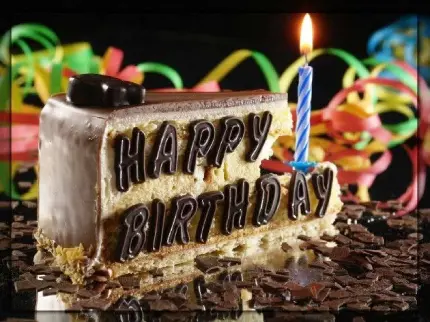 نمای باکیفیت از کیک تولد خاص برای پیام تبریک تولد به دوستان