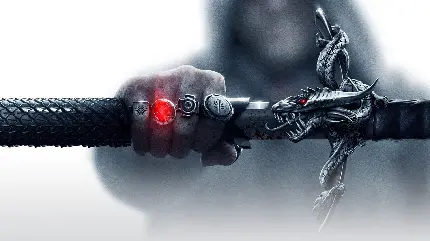 تصویر زمینه شمشیر پادشاه و انگشتر قرمز درخشان برای کامپیوتر