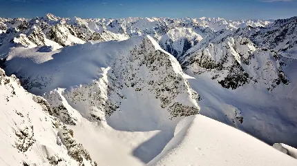عکس زمینه طبیعت چشم نواز کوهستان برفی برای لپتاپ و کامپیوتر 