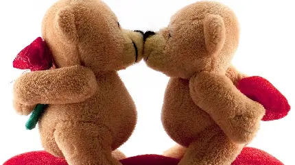 پس زمینه عاشقانه بوسه دو خرس کیوت برای ویندوز 11