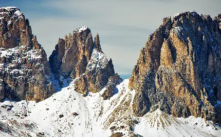 عکس طبیعت برفی کوهستان در زمستان برای چاپ تابلو خانه