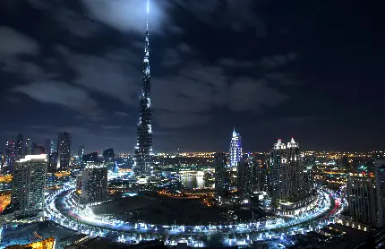 بهترین والپیپر برج خلیفه دبی در شب با نور سفید رویایی 