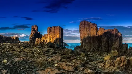 تصویر hd جالب از صخره های ساحلی در طبیعت برای چاپ