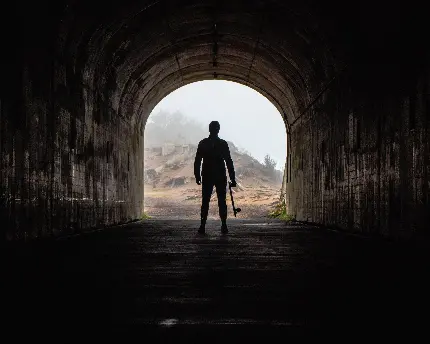 خفن ترین عکس پروفایل پسرانه مرد تنها در تونل تاریک 8K