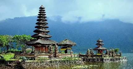 جدید ترین عکس جاهای دیدنی بالی از معبد زیبا روی آب