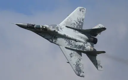 تصویر با کیفیت جت جنگی به همراه هواپیمای نظامی و تسلیحات